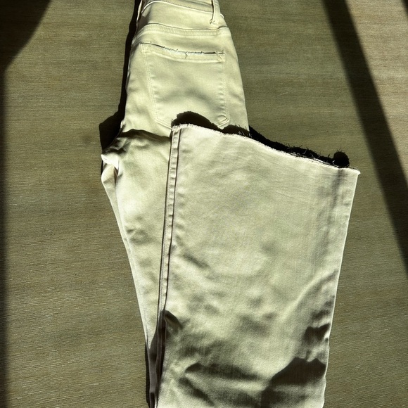 Vervet Sand High Rise Frayed Super Flare Jeans 28 nwot - Picture 8 of 8